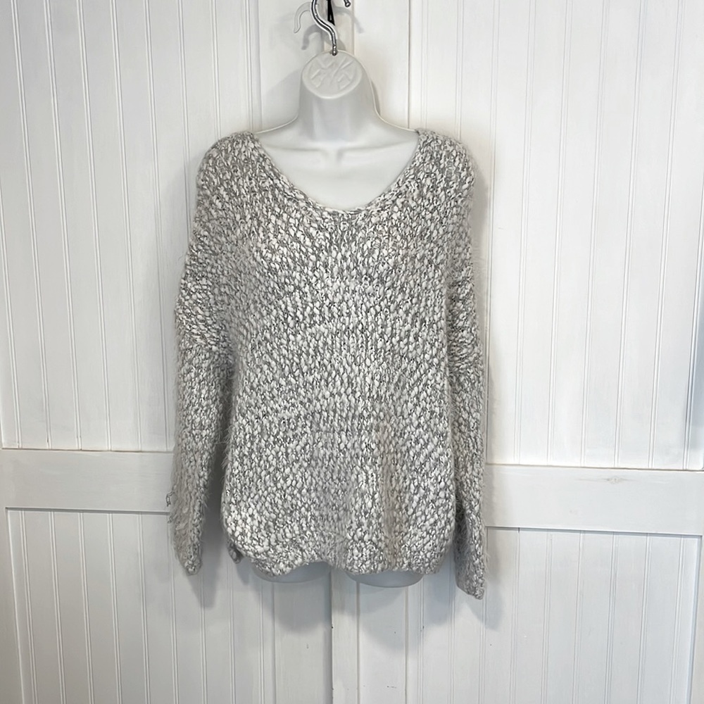 BEAUTIFUL Alter’d State, comfortable gray &  white sweater size M/L
